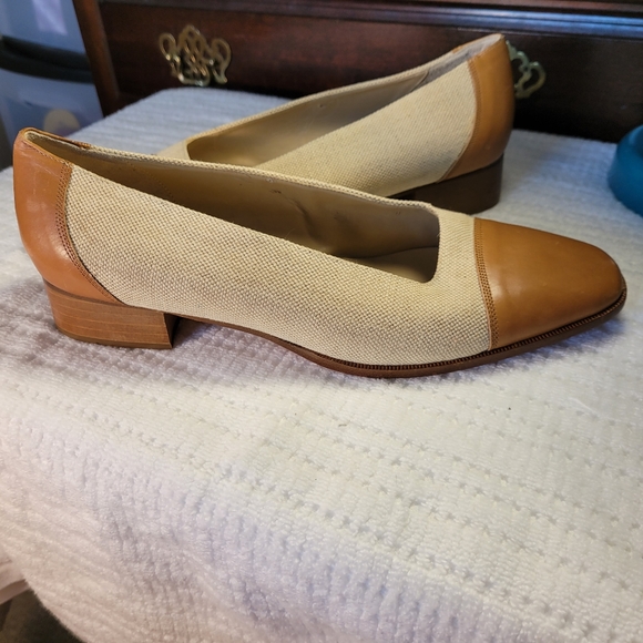 TALBOTS CLASSIC LIGHT BROWN LEATHER LOAFER SHOE - Picture 5 of 14